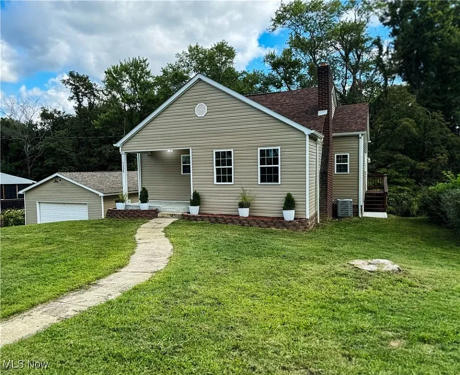 Complete exterior renovation with vinyl siding and roofing in Weirton WV