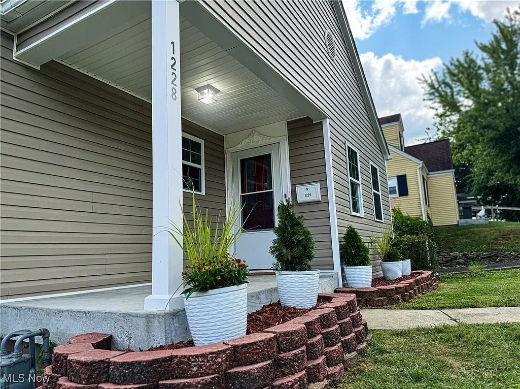 New vinyl siding installation on Ohio Valley home